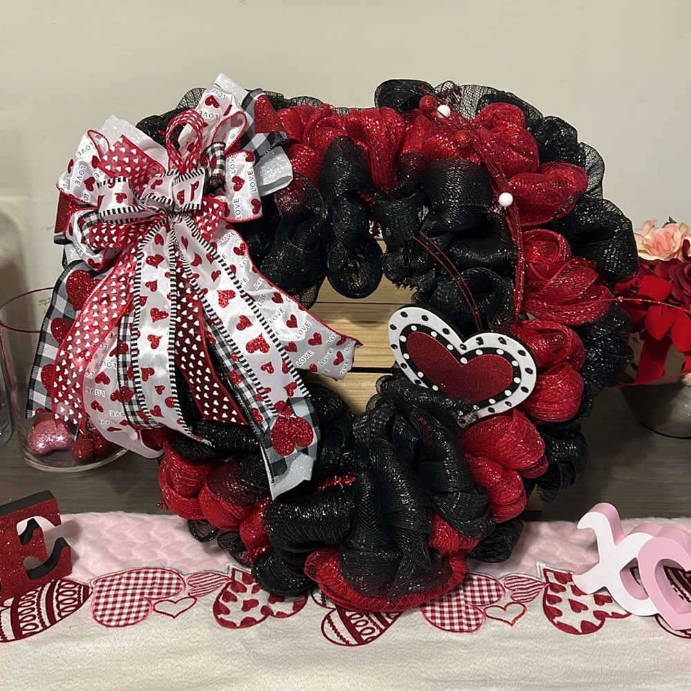 New Handmade Valentines Day Wreath - Picture 4 of 4